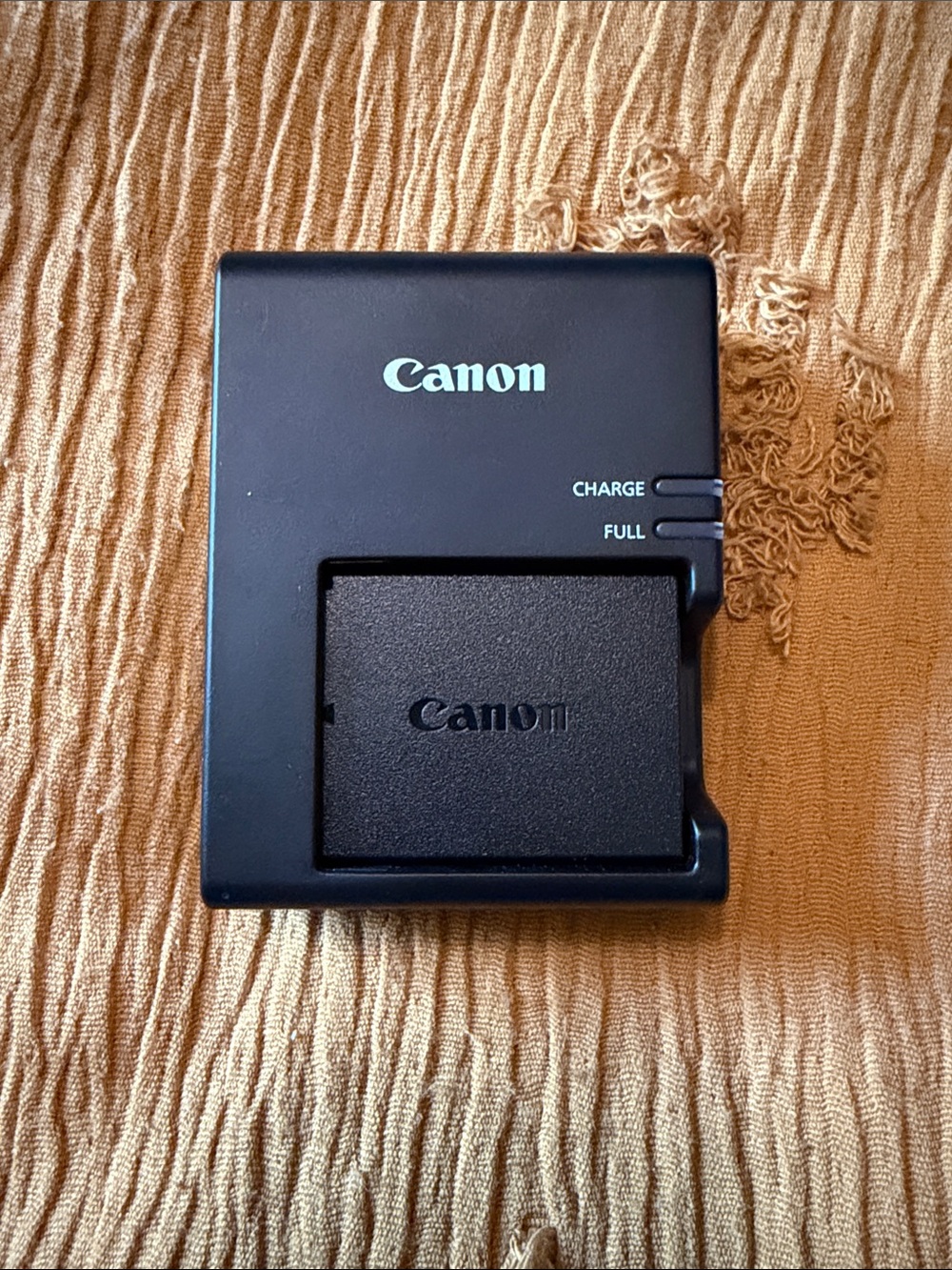 Canon Lightweight LP-E10 Lithium-Ion Battery & Canon LC-E10 Battery Charger